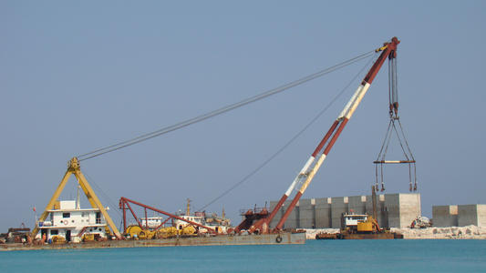 采用靜態(tài)應(yīng)變儀對起重船扒桿進行應(yīng)變測試分析試驗